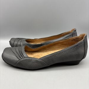 YUU Franca Ballet Flats Women's Size 7 M Gray Faux Leather Slip On (Scuffs)